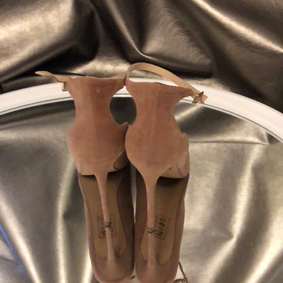 Heels - Picture 3 of 4